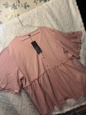 💁‍♀️WOMENS Pink Ruffle Peplum Button-Front Top